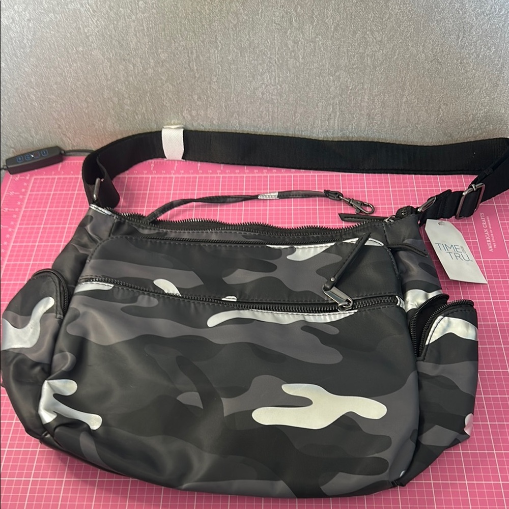 Time and Tru Black and Gray Messenger Bag with Urban Camouflage NWT - Picture 2 of 8